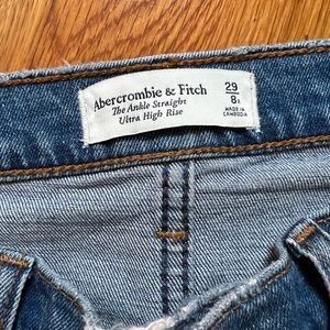 Abercrombie & Fitch The Ankle Straight Ultra High Rise SIZE 29